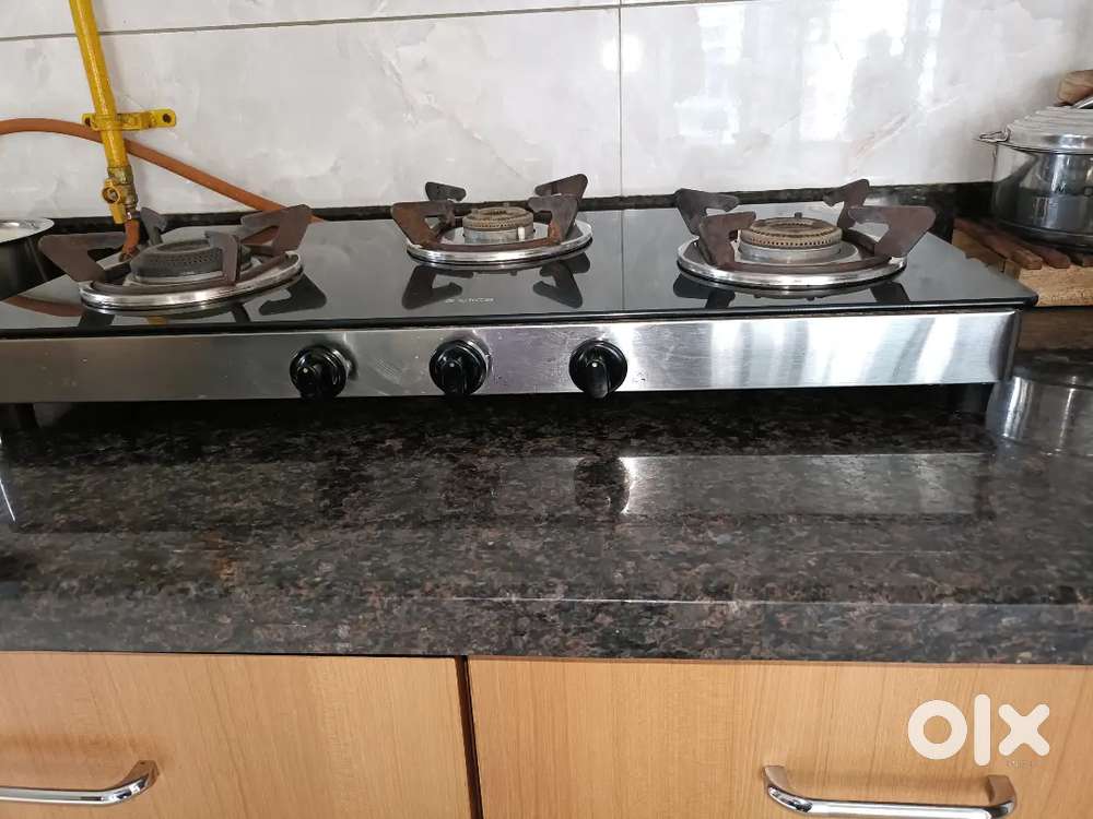 3-Burner Gas Stove- Clean &Fully Functional