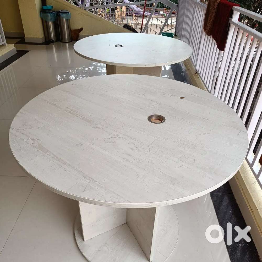 Round Wooden Table in Excellent Condition Ideal for Home, OfficeCafe
