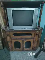 Samsung Plano TV with wooden TV set