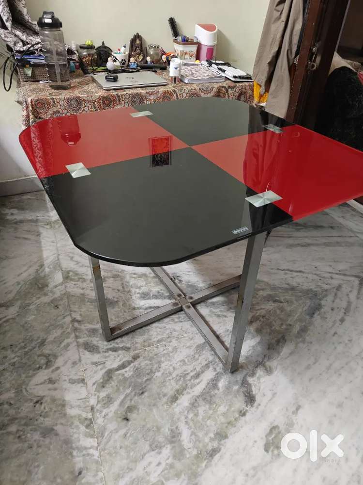 4 seater dining table