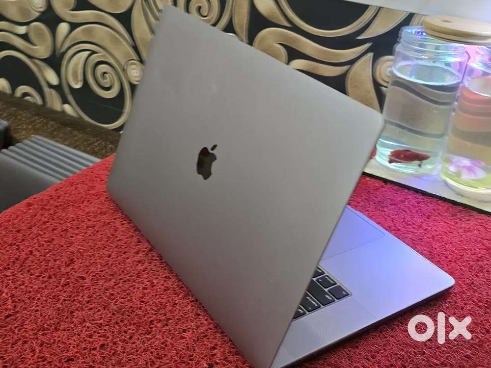 Apple Macbook Pro 2020 i7 16gb 512gb 5.5gb Graphics 16inch Retina