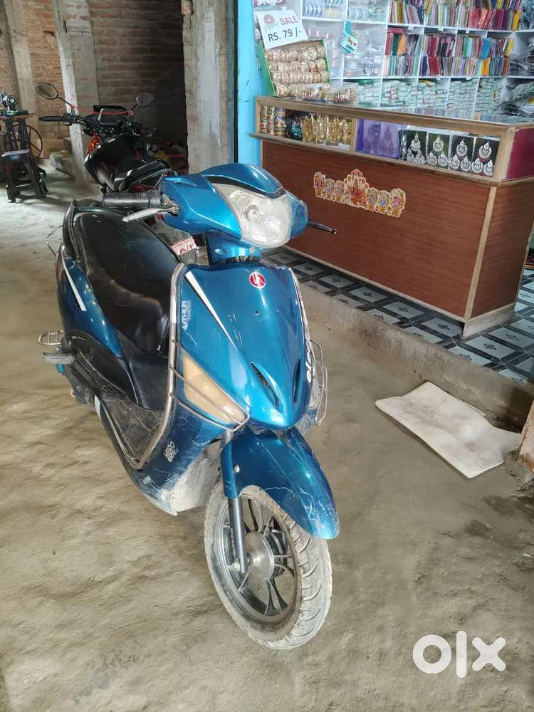 Yah ek electric scooty hai best condition me range 80km