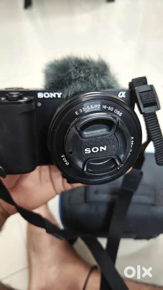 SONY ZV E10 CAMERA AND ACCESSORIES