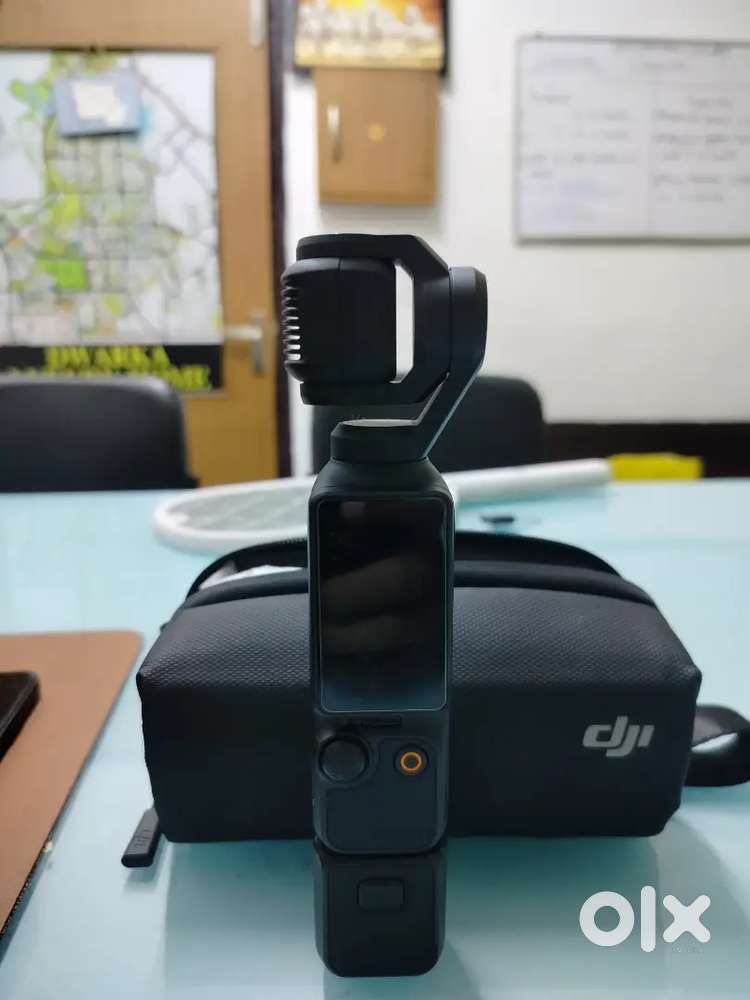 DJI Osmo Pocket 3 Creator Combo, Camera for vlogging