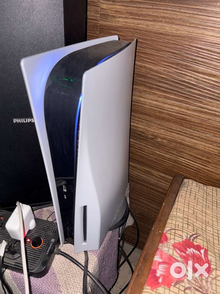 Sony ps5 disc edition 1.8 year old with 2 games disc in brand new cond