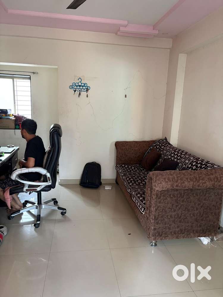 Need 1 male  Bachelor flat mates