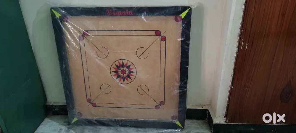 Carrom board