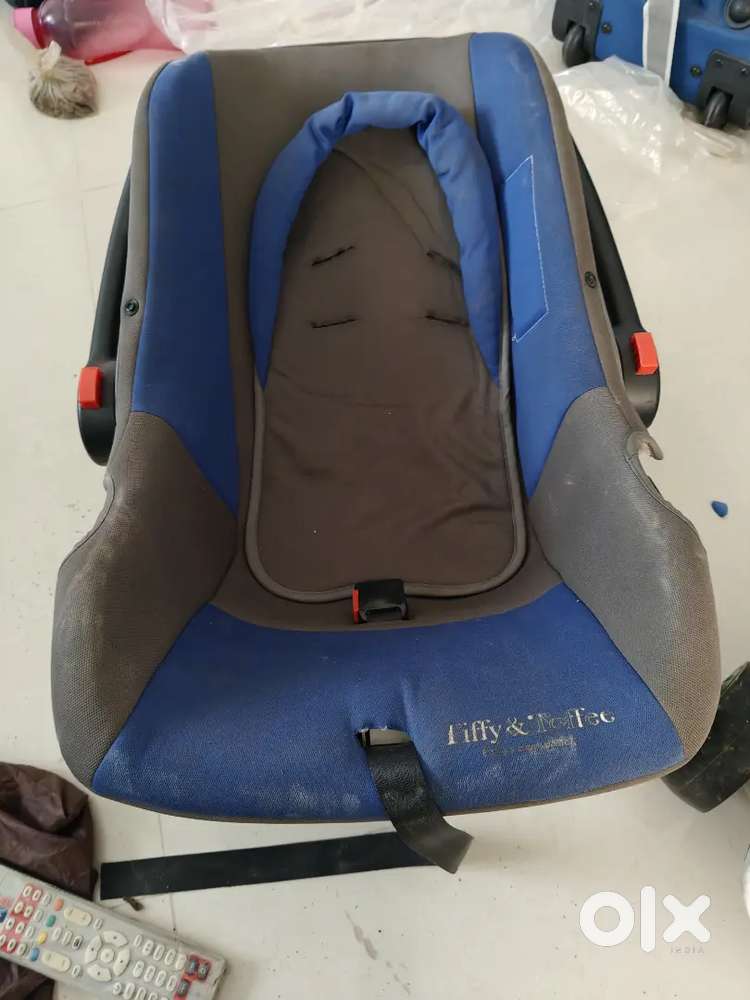 Branded Car seat cum bouncing chair upto 3 yrs old kids