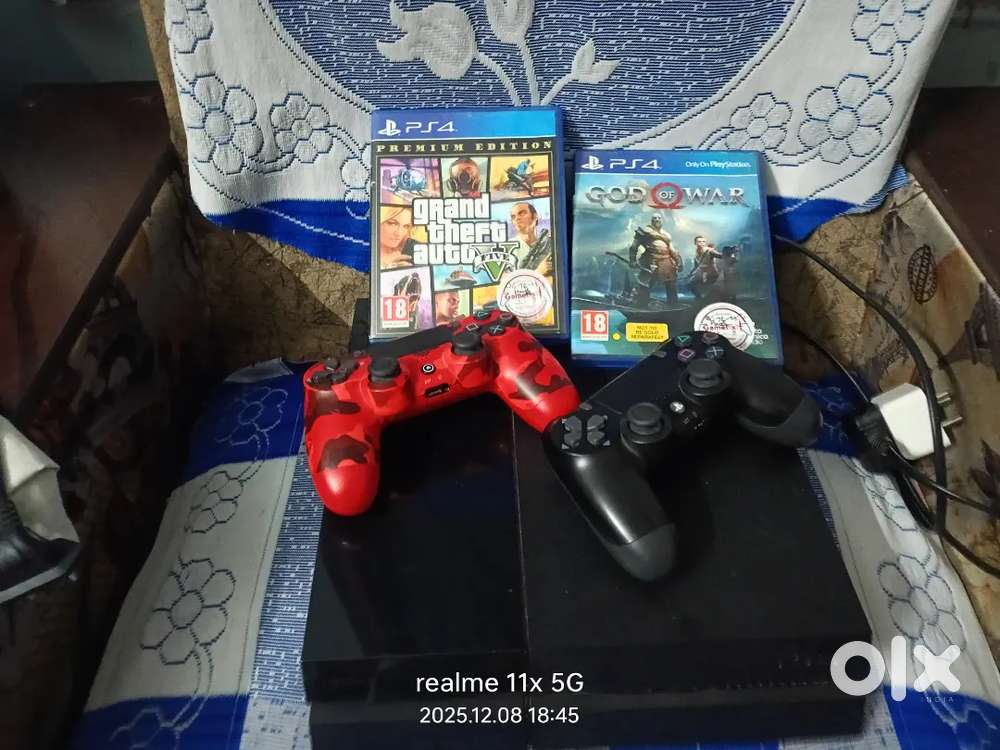 Ps4 good condition with 2 remote and 2CD