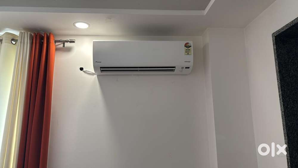 DAIKIN 1.5 Ton Split AC 3-Star In Warranty!!