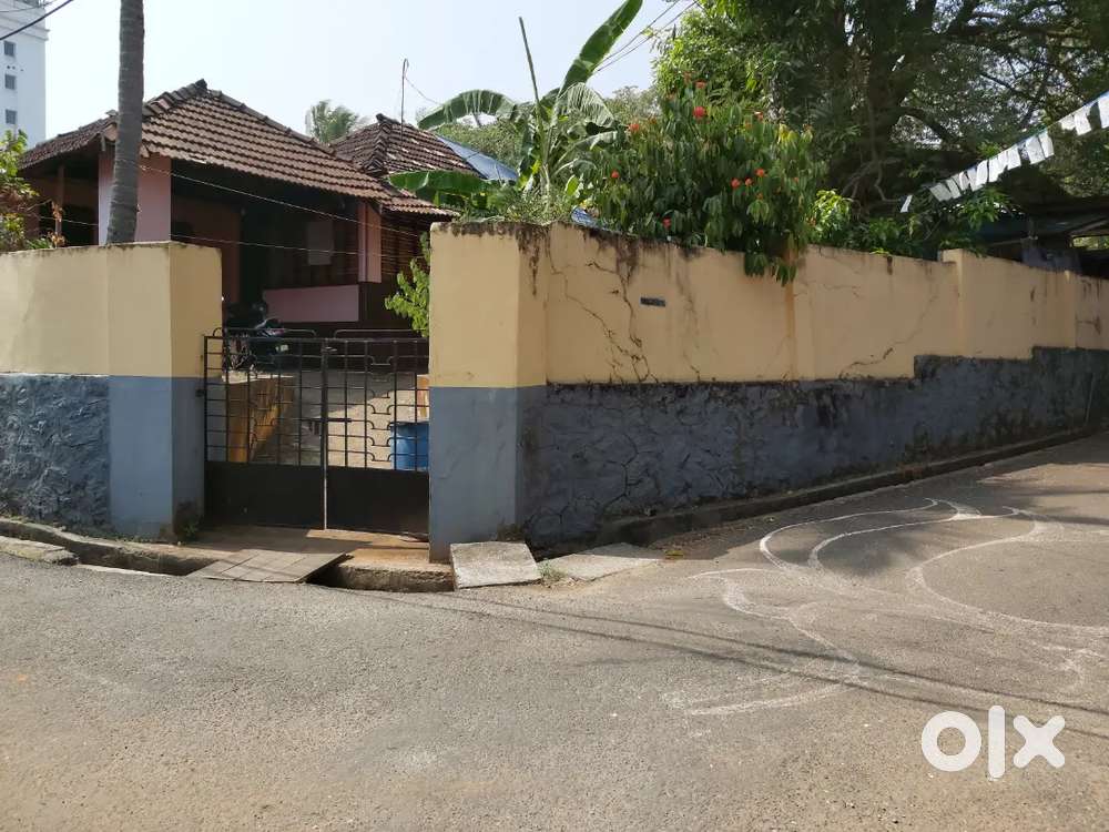 urgent 28 cent Old house with Commercial plot veliyannur , thrissur