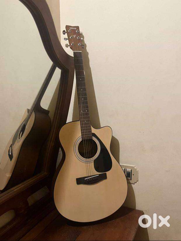 Yamaha F310 Acoustic Guitar