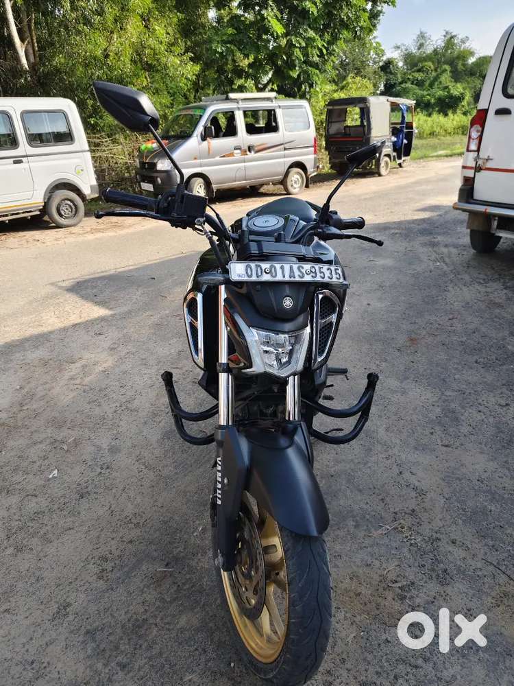 YAMAHA FZS V4