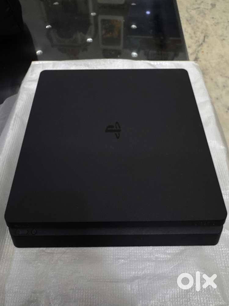 PS4 Slim 1TB  2 Controllers  1 Game  Box & Accessories