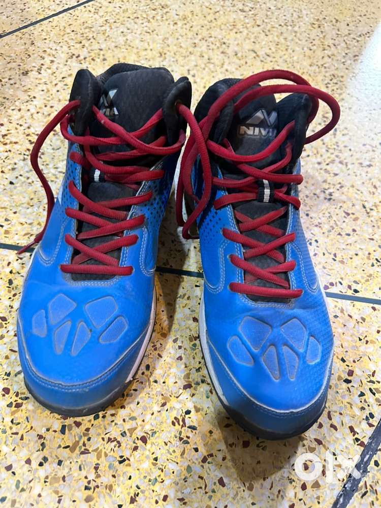 Basketball shoes