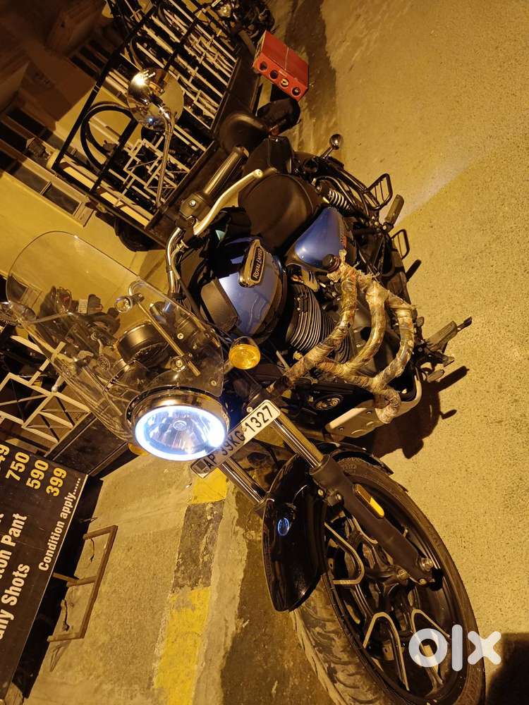 Royal Enfield Meteor 350 Supernova top end model.