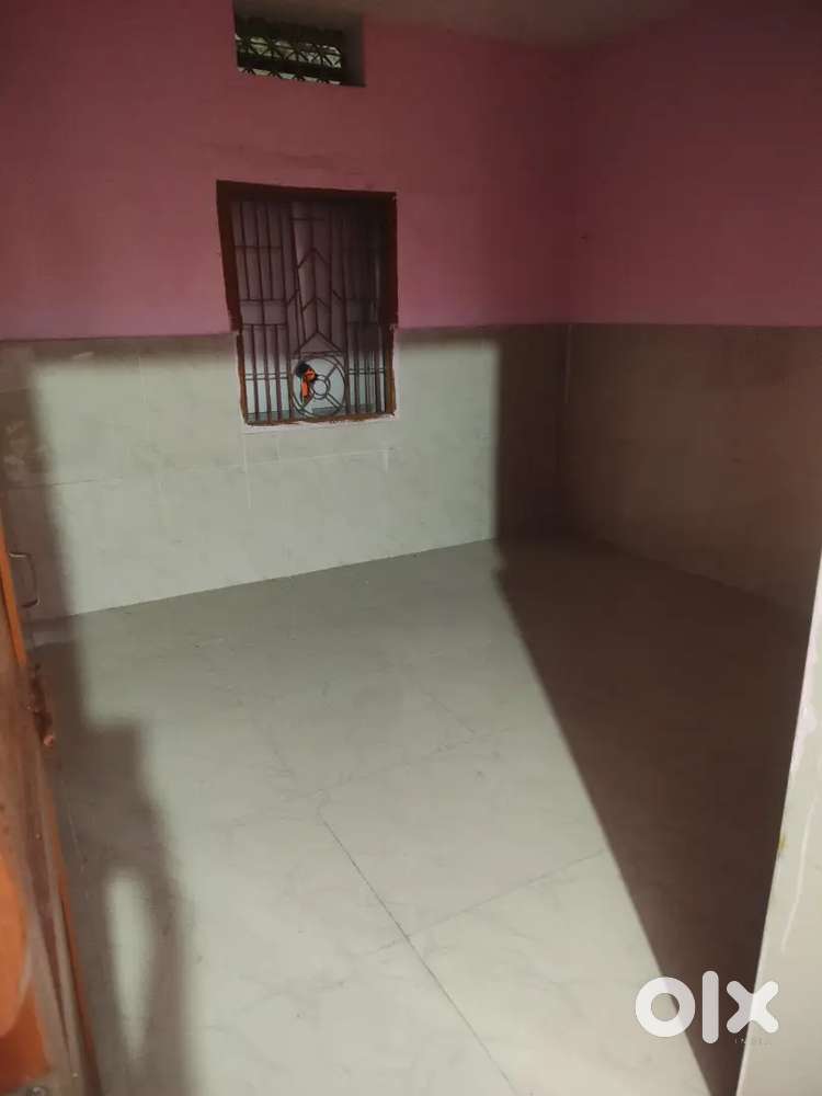 Urgent 2 girls' roommate required