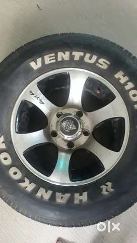Hankook tyres (275/60 R 15) with HRS Alloy Wheels for sale