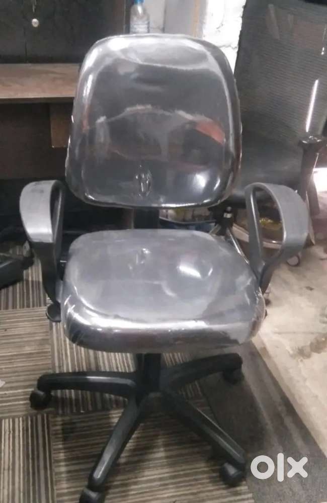 New computer table @ Rs 2300 with warranty suitable for office use