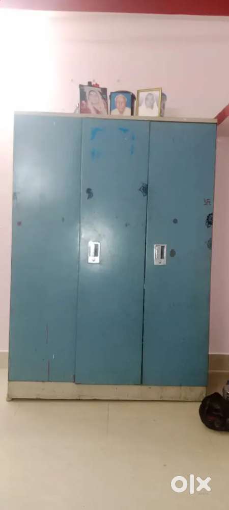 3 door almirah