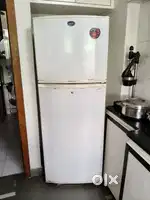Double door refrigerator