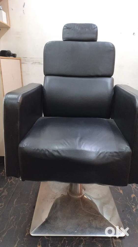 Salon chair