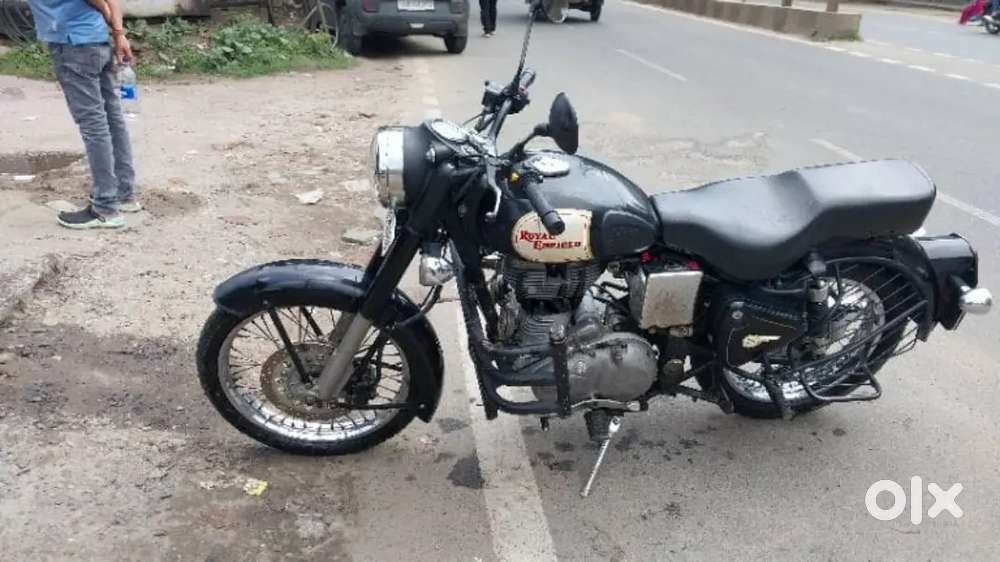 2nd owner In mint condition new battery and tyres