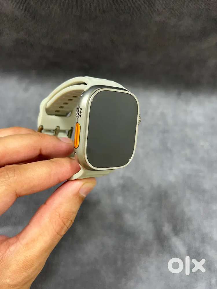 APPLE WATCH ULTRA 2 GRAY TITANIUM IN EXCELLENT CONDITION