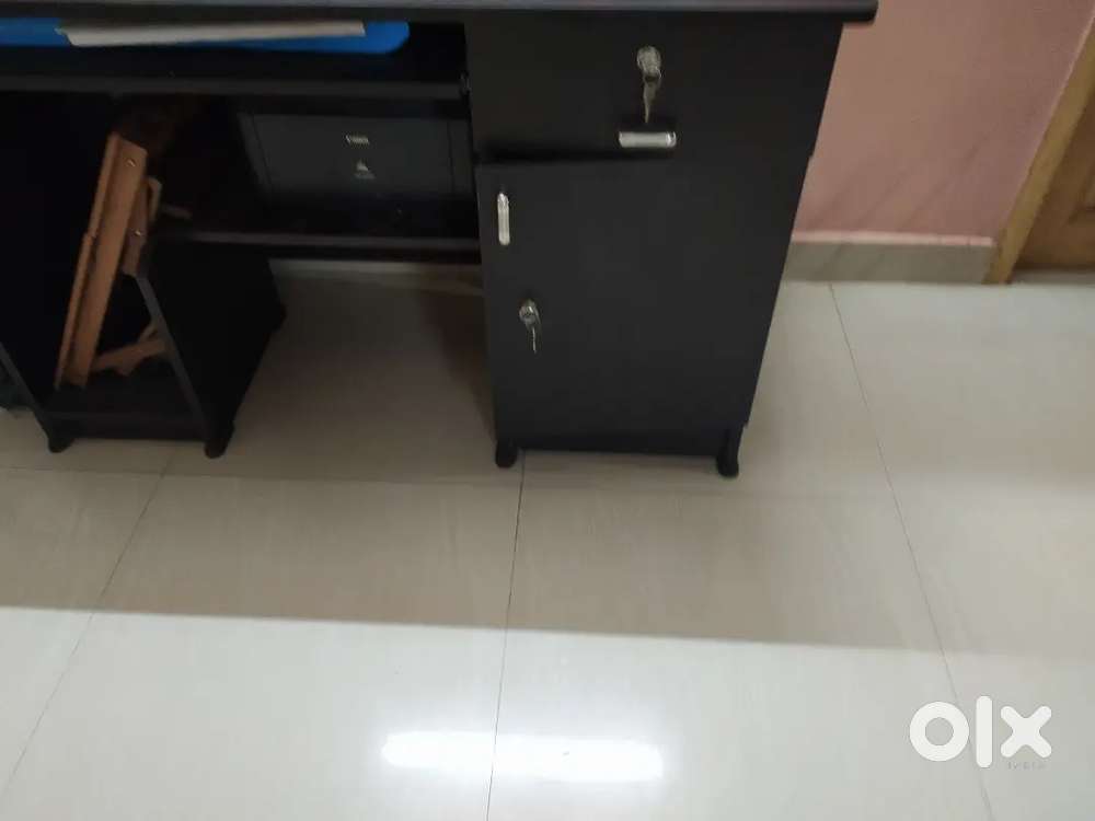 Computer & laptop office work taple