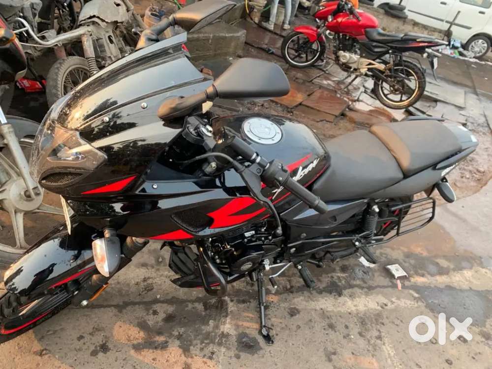 Bajaj Pulsar 220F 2021 model