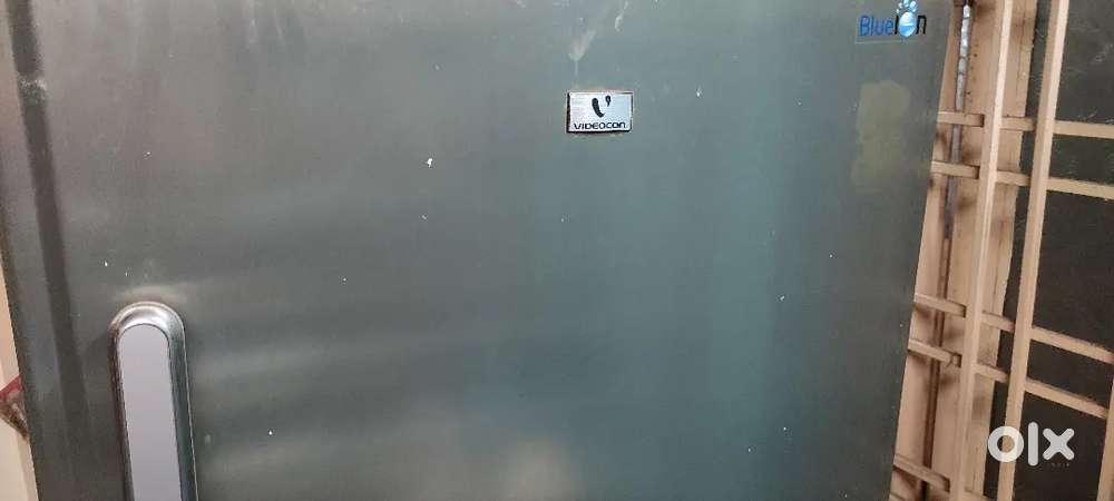 400 litera fridge with excellent condition