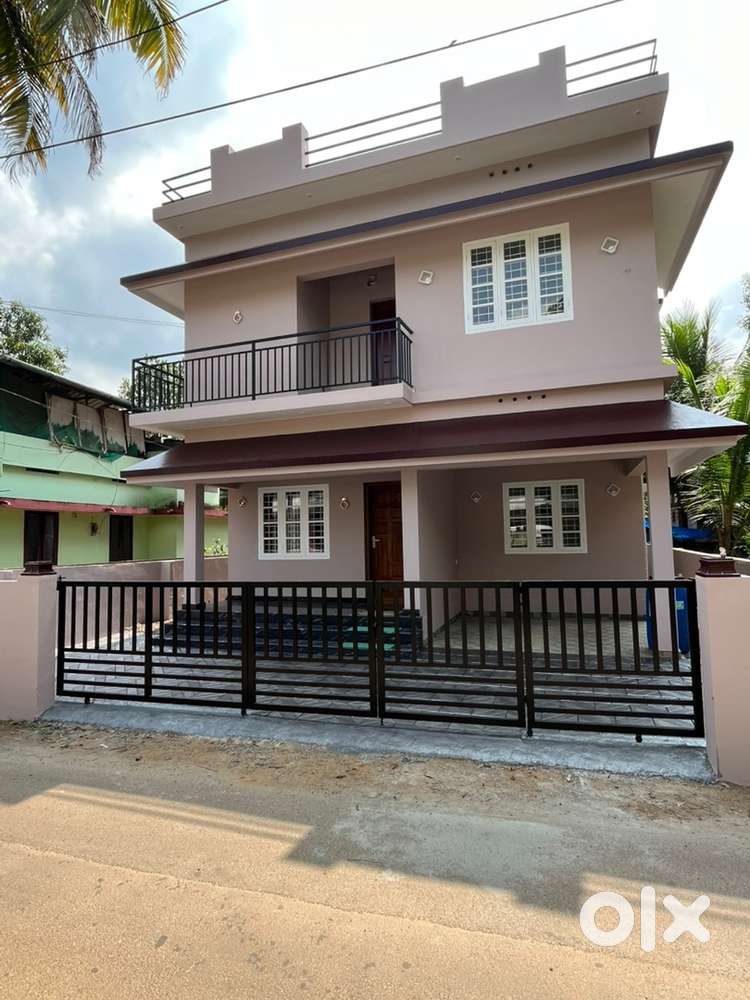 Closely near to Kochi International Airport & Apollo Hospital