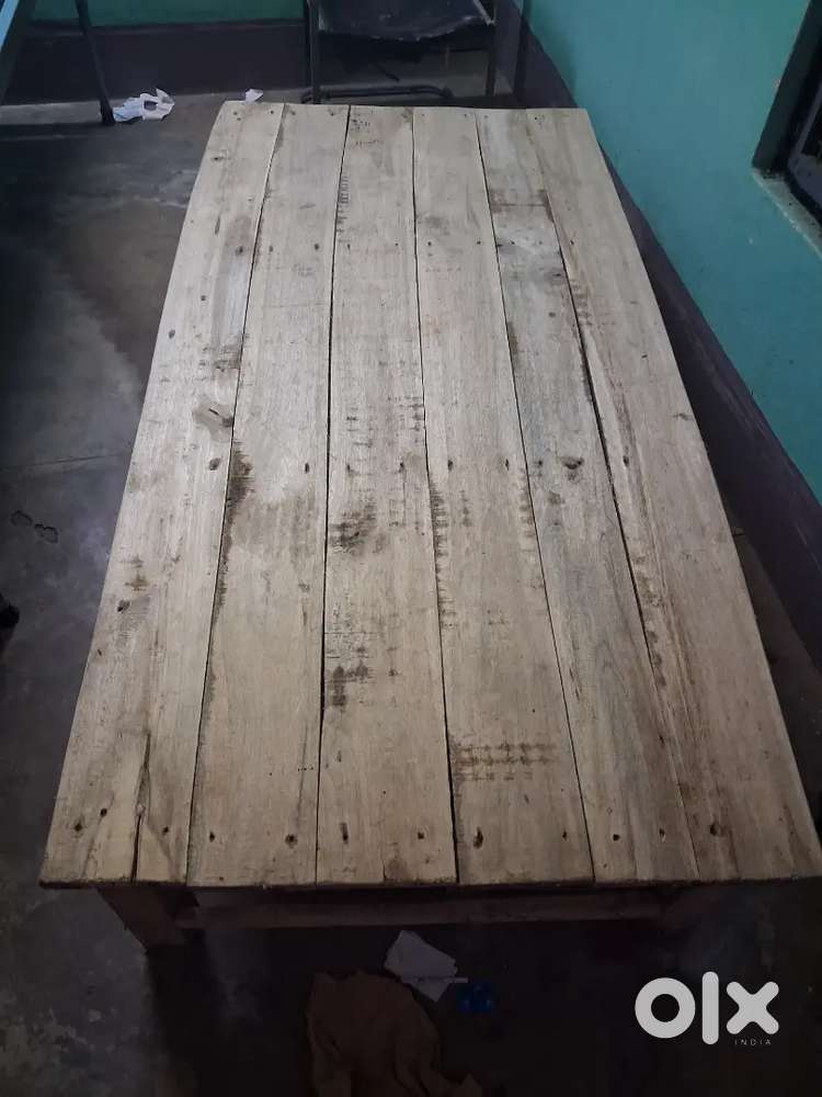 Wooden bed single