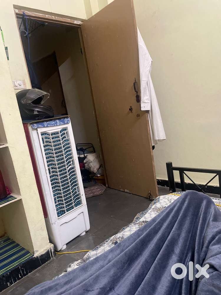 Cooler red white medium