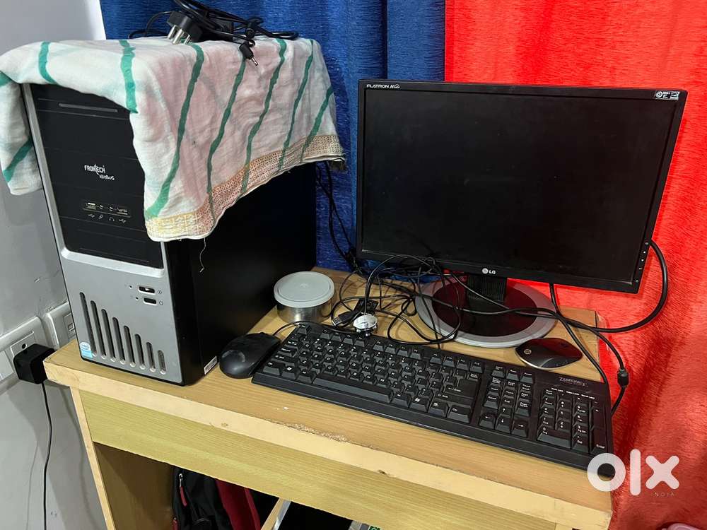 Very old working computer with flat screen moniotor