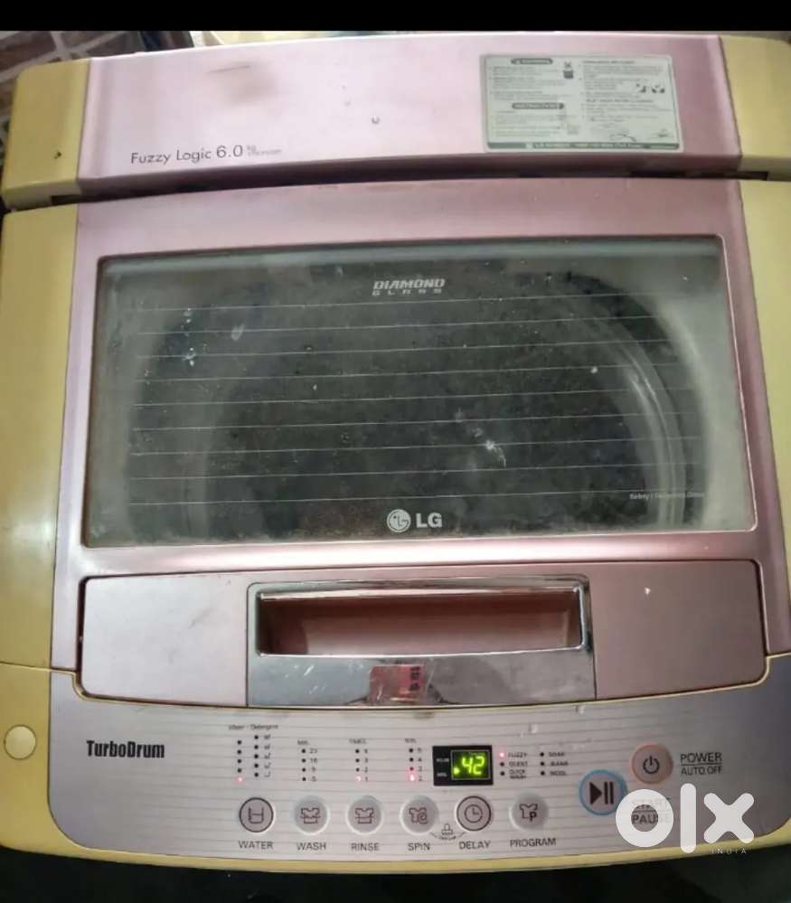 LG TOP LOAD WASHING MACHINE 4 YEARS OLD.