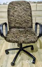3 office chair+1 boss chair