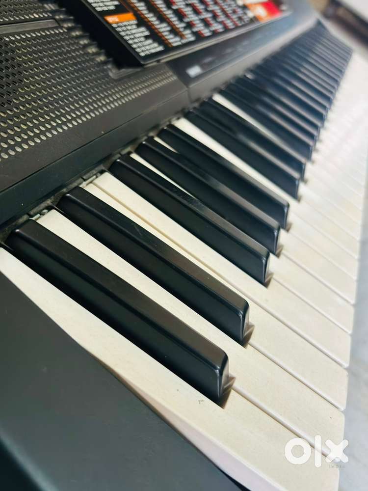 Yamaha PSR-F51 61 Key Portable Keyboard – Good Condition