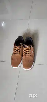 Shoes selling only in 275