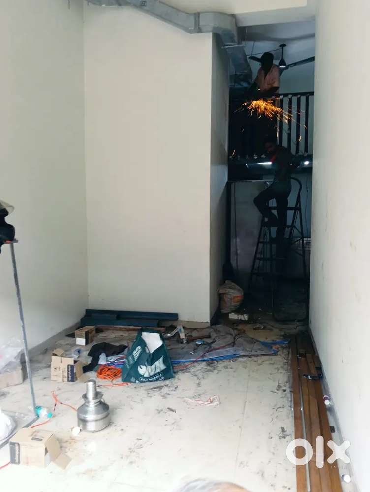 ONE COMMERCIAL SPACE FOR RENT