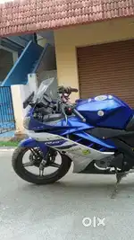 R15 v2  Yamaha