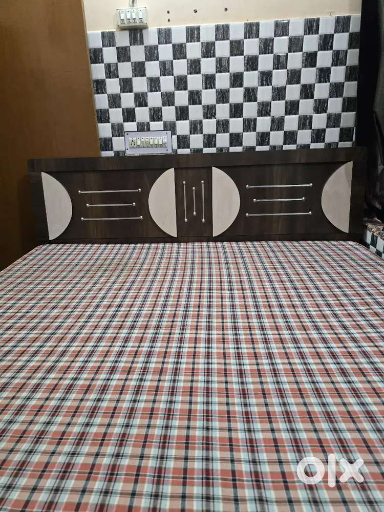 Double bed 6/6 with space for clothes and mattress