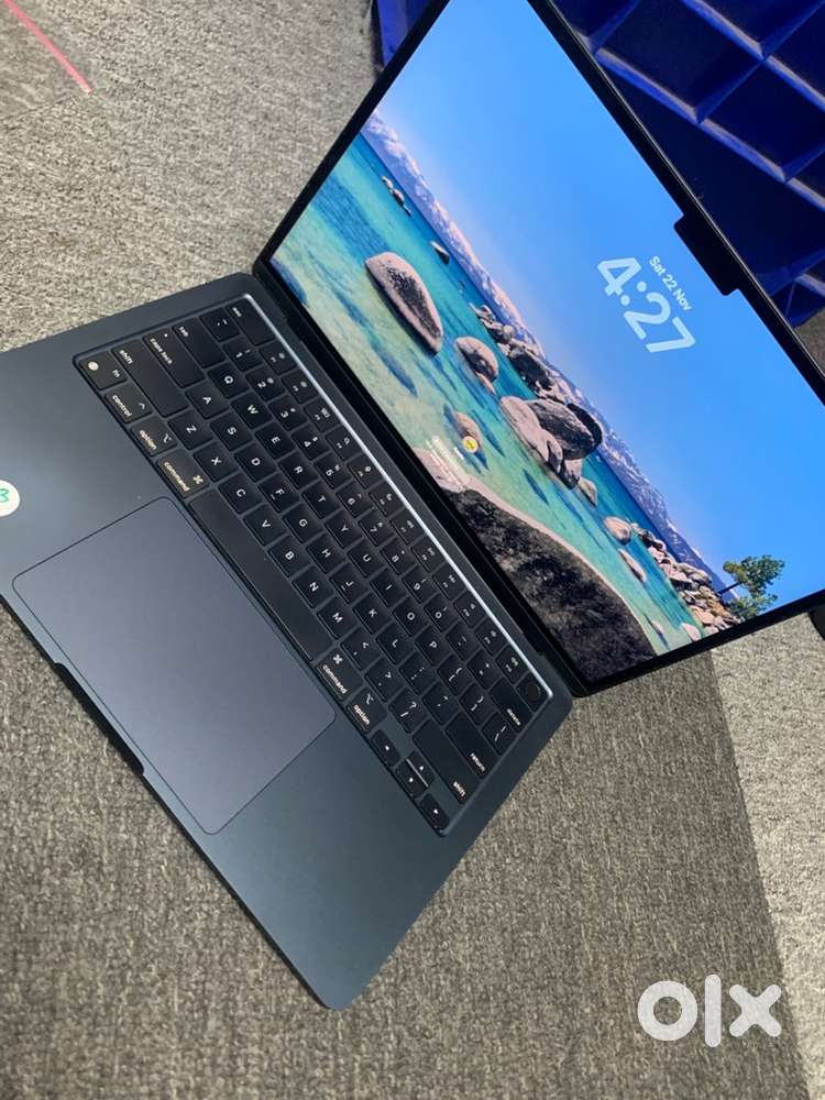 macbook Air M2/13inch/2022/8GB RAM/256GB SSD/Working Good/With Bill