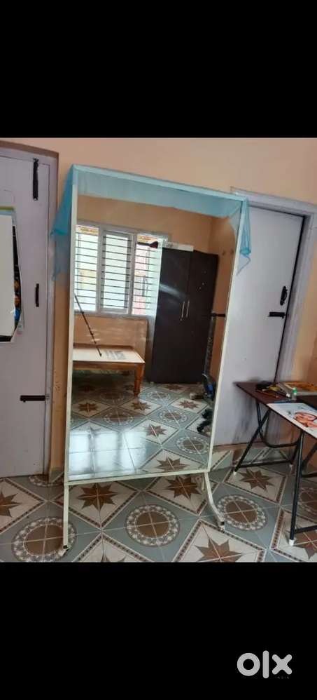 Premium  standing mirror(6 ft x 3 ft)with metal frame and wheels.