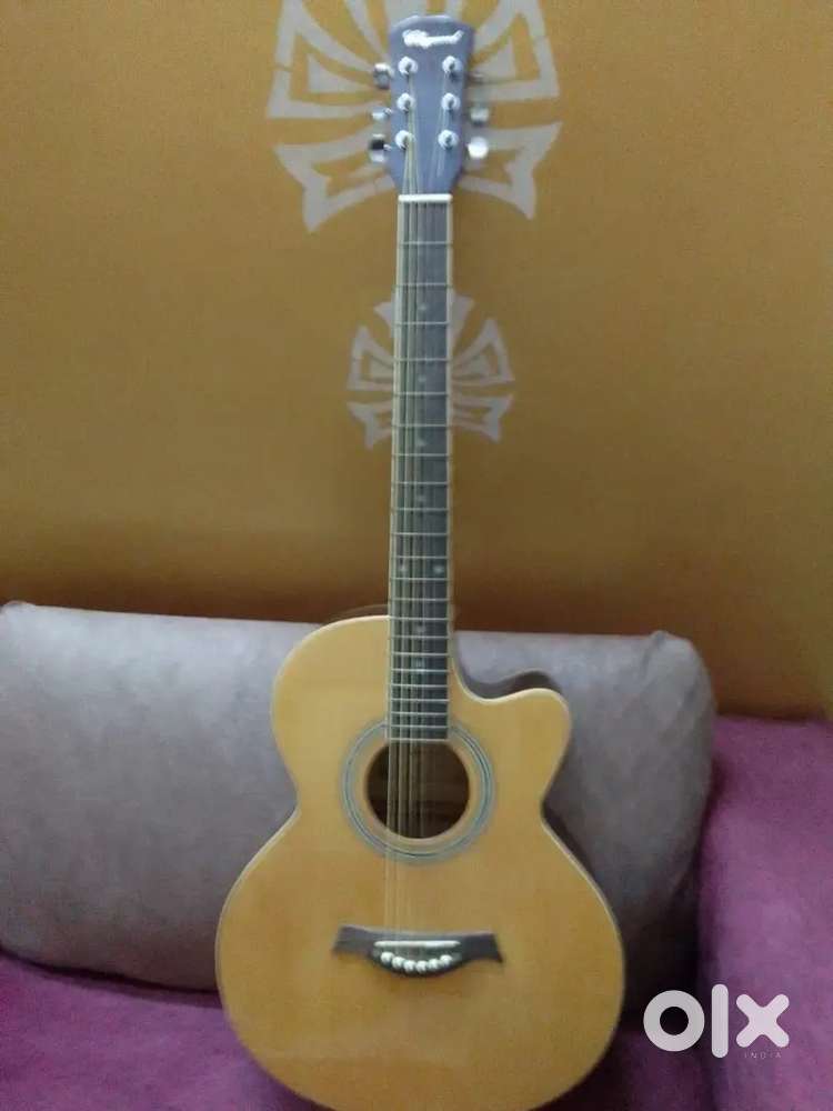 Glay wood guitar