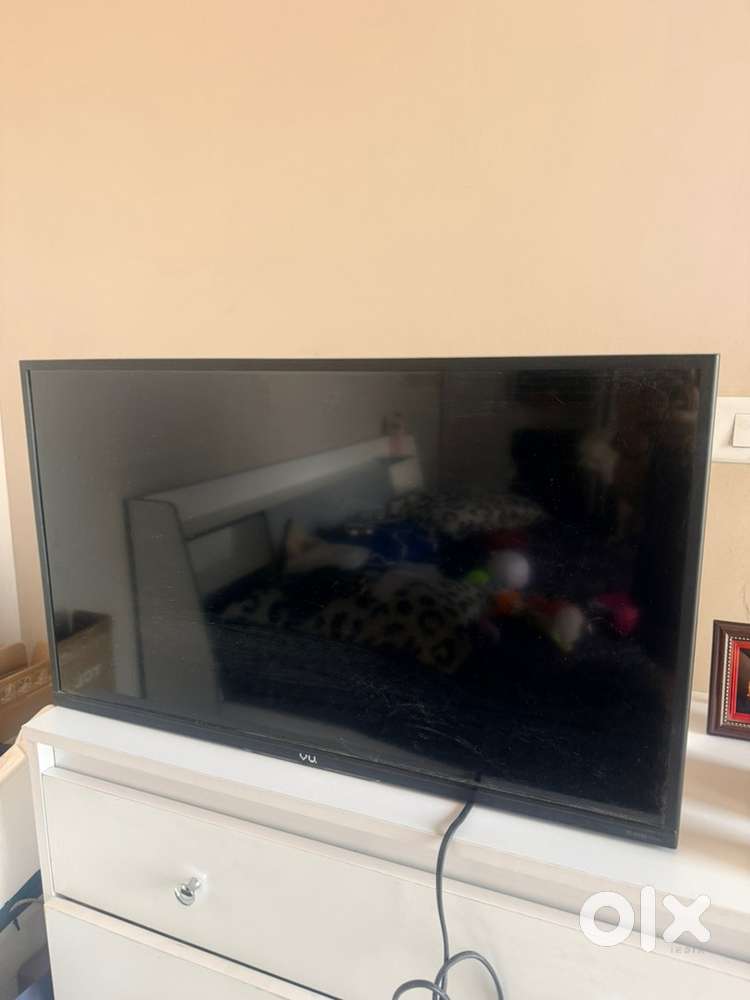 VU smart tv 32 inches