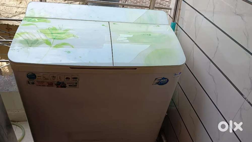 Rarely used, Newly look, 7.5 ltr semi auto washing machine