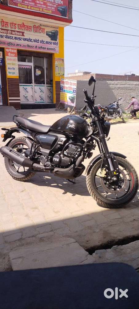 New TVS Ronin bike fo sell only 4500 km driven