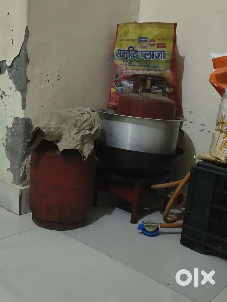 Gas chulha or dukan ka saman