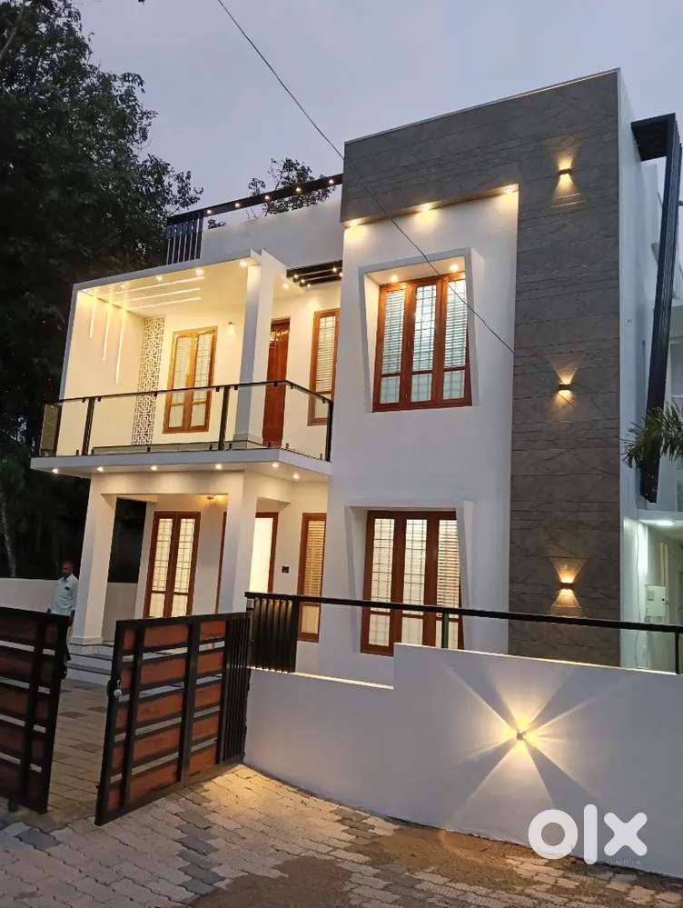 THIRUMALA MANGATTU KADAVE HOUSE FOR SALE.4.100.CENT.4.BED.4.BA.78.LAKH